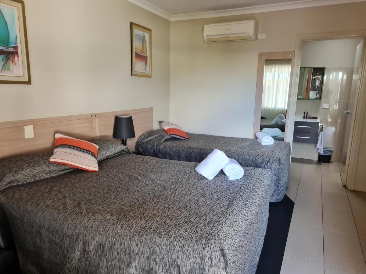 Cobar Central Motor Inn Екстериор снимка