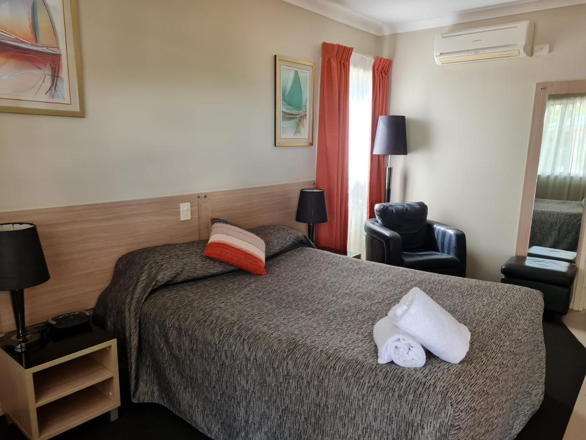 Cobar Central Motor Inn Екстериор снимка